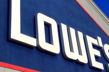 Does Lowes take Apple Pay